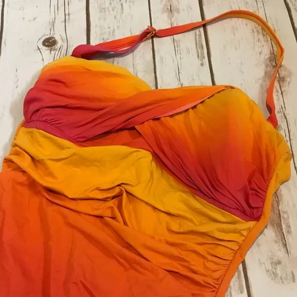 ❗️5/$25❗️Ombré Halter Swimsuit - Picture 2 of 4
